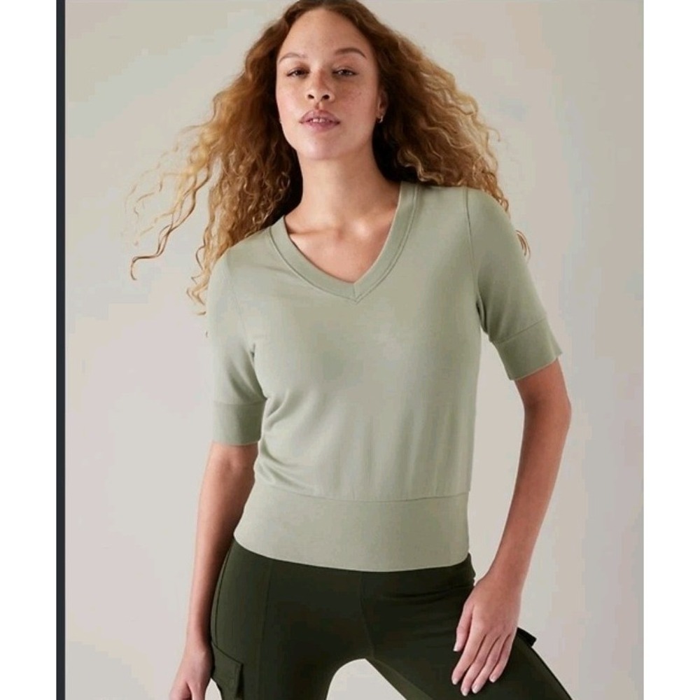 Athleta Step Forward Sweatshirt Green Fall V Neck Short Sleeve Top Womens Size M